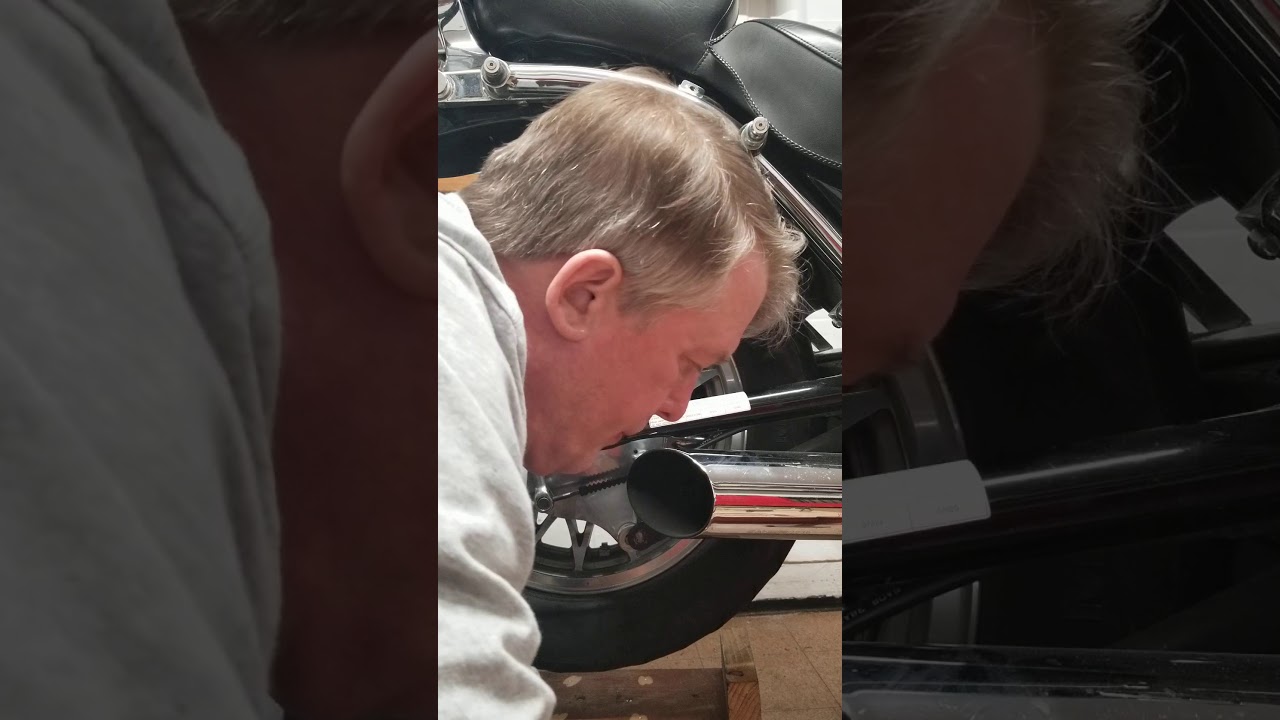 Suzuki Boulevard S50/Intruder 800 rear wheel removal.