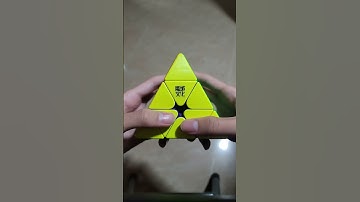 Moyu weilong pyraminx but it keeps changing between magnetic and maglev