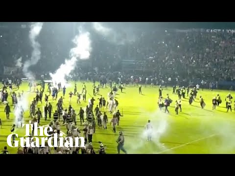 Indonesia: deadly crush after police fire teargas at football match