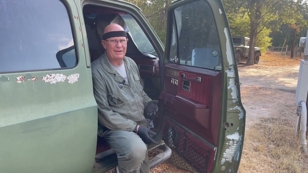 Ремонт двухуровневых дверей системы отопления, вентиляции и кондиционирования для грузовиков Chev...