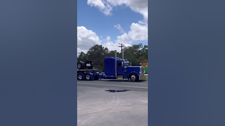 Close call! Who was at fault?? #peterbilt #semitruck #truck #trucking #wreck