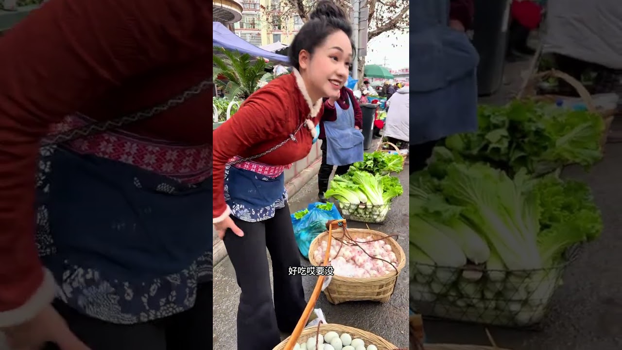 年关将至，她踩着寒霜，挑着两筐苗家松花皮蛋走向集市。离婚后，她成了家里的顶梁柱，父母的生活费、孩子的学费、年夜饭的食材……每一笔开销都压在她肩上。但她没哭，只是把眼泪熬成了山里的晨雾，把委屈化作了竹筐