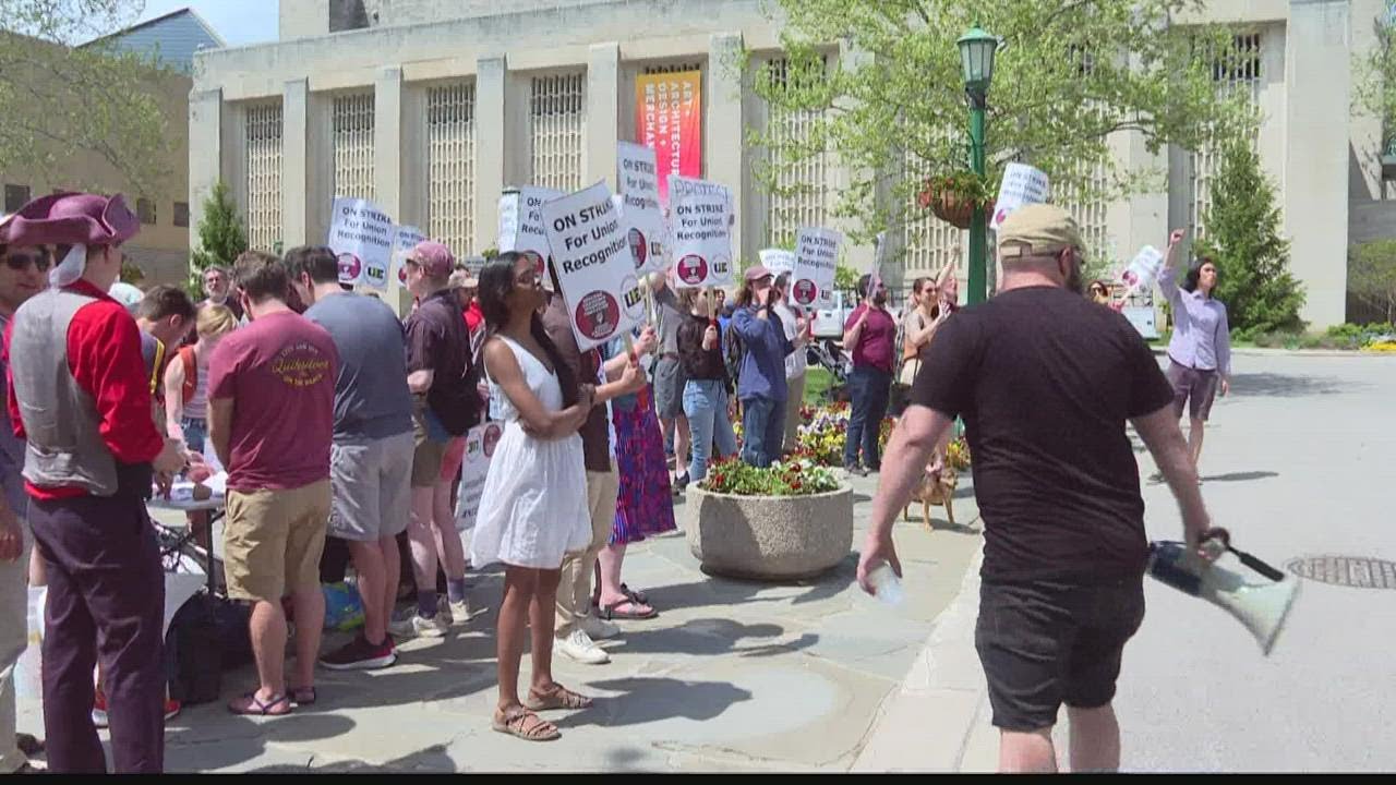 Indiana University faculty holds meeting, vote to support grad students