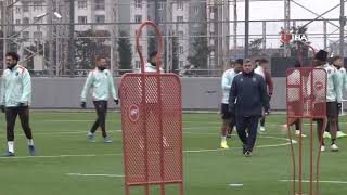 Başakşehir’de Pizzi ve Trezeguet ilk antrenmanlarına çıktı