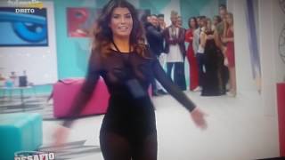 Sofia Sousa desfila no Desafio Final 4 com vestido arrasador