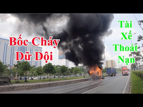 Video Hoảng Hồn Xe Container Bốc Cháy Ngùn Ngụt Trên Xa Lộ,... - youtube