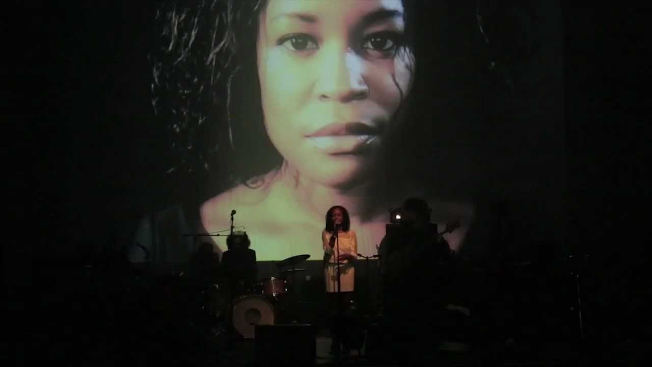 FM LAETI - Show Me the Way (La Cigale 14-11-2012)