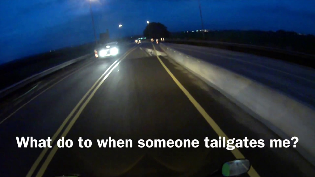 Handling a tailgating car on a motorcycle on the N207 towards Alphen aan den Rijn, Netherlands