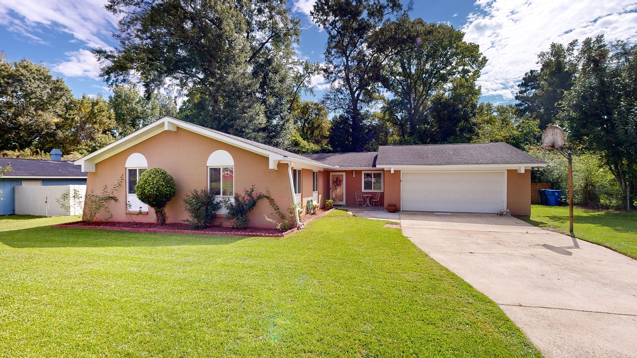 Dothan Real Estate, 1102 Northfield Circle Dothan, AL 36303 $248,000