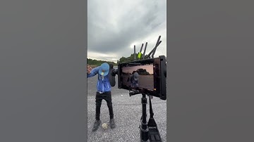Thumbnail of Rondo si spaventa per la macchina che drifta mentre gira il video