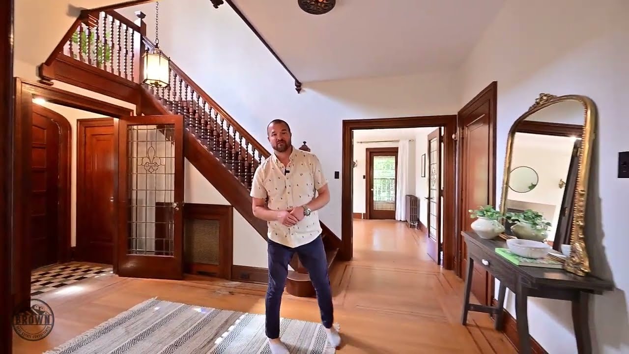 Welcome to 977 Unsworth Avenue, Burlington MLS#H4145807