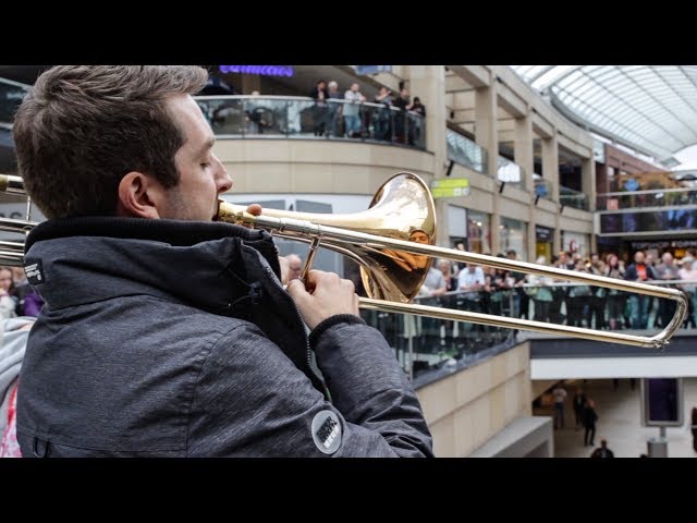 A surprise performance of Ravel's Bolero stuns shoppers! class=