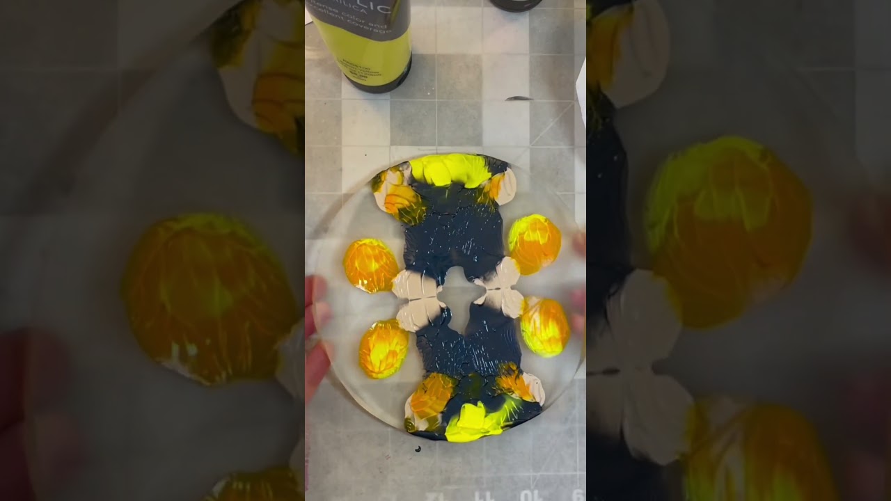 How to make a moon with a Gelli plate 