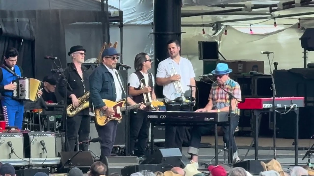 Moon 🌖 & Stars ✨ - The Mavericks Live at The Chateau Ste Michelle Winery in Woodinville WA 7/17/2025