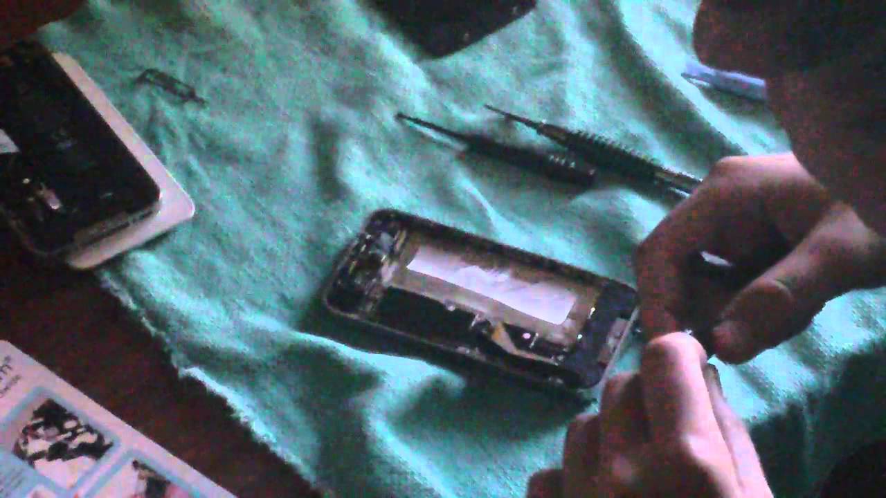 12 year old takes apart an iPhone 4