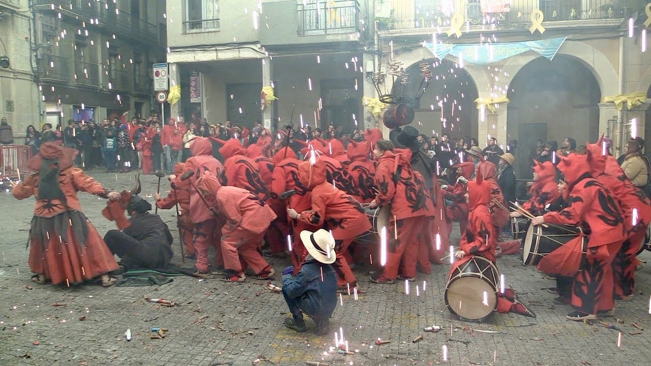 Correfoc enceses de lluïment i final del ball parlat dels Diables