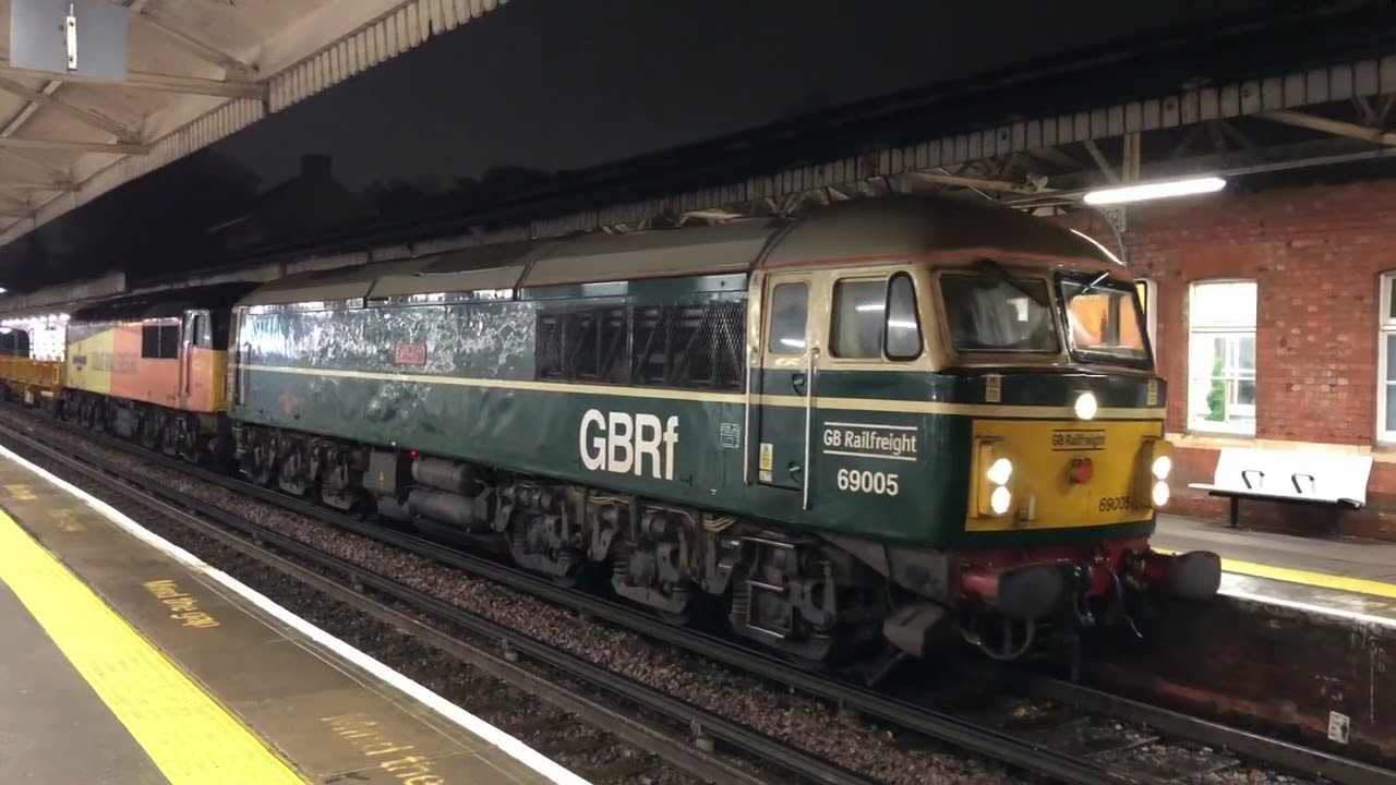 69005 Eastleigh and 56049 Robin of Templecombe with empty wagons for Hoo Junction