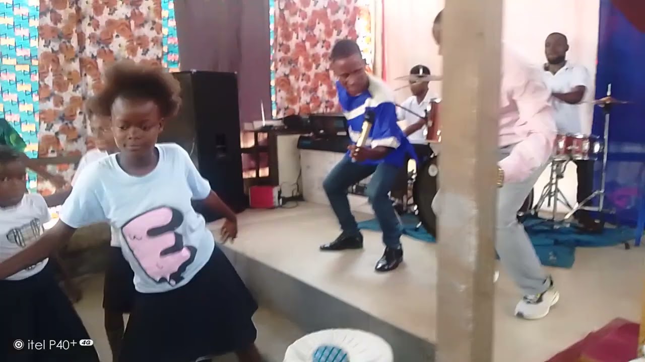 OYO MOKILI ELOBI ee NANU Esili te les étoiles de David 