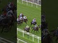 A thriller to the line in the Ebor 🔥