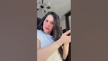 بقالي ساعه قاعده بضحك 