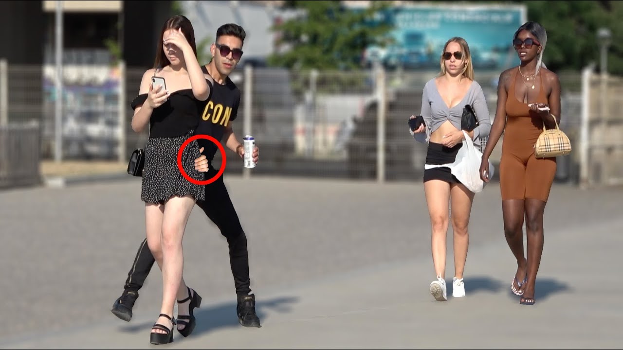 SPANKING A STRANGER GIRL PRANK 😂