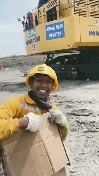 Status wa anak tambang #2 Helm kuning