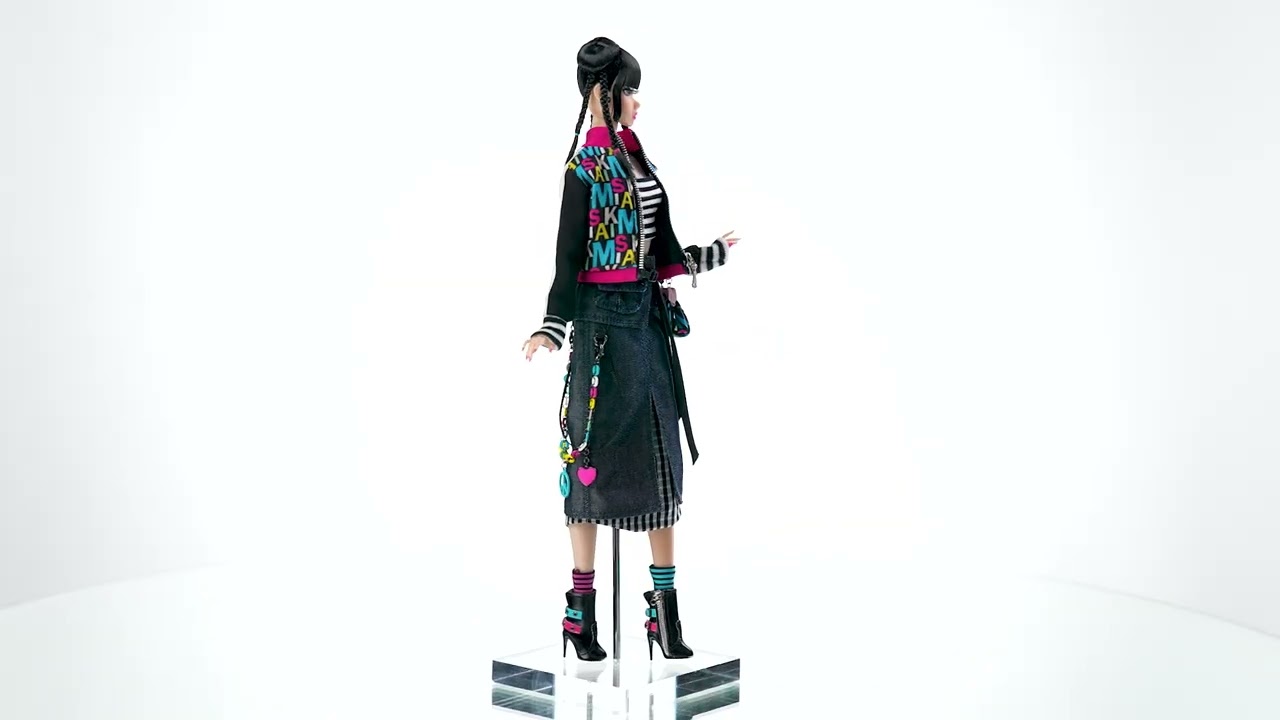 A 360 degree view of the new Neo Rave Misaki doll - YouTube
