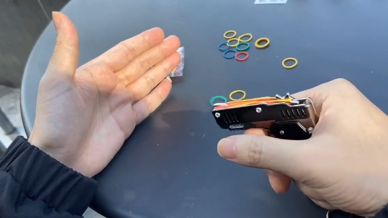 Rubber Band Gun Mini Metal Folding 6-Shot with Keychain Rubber Band 100 