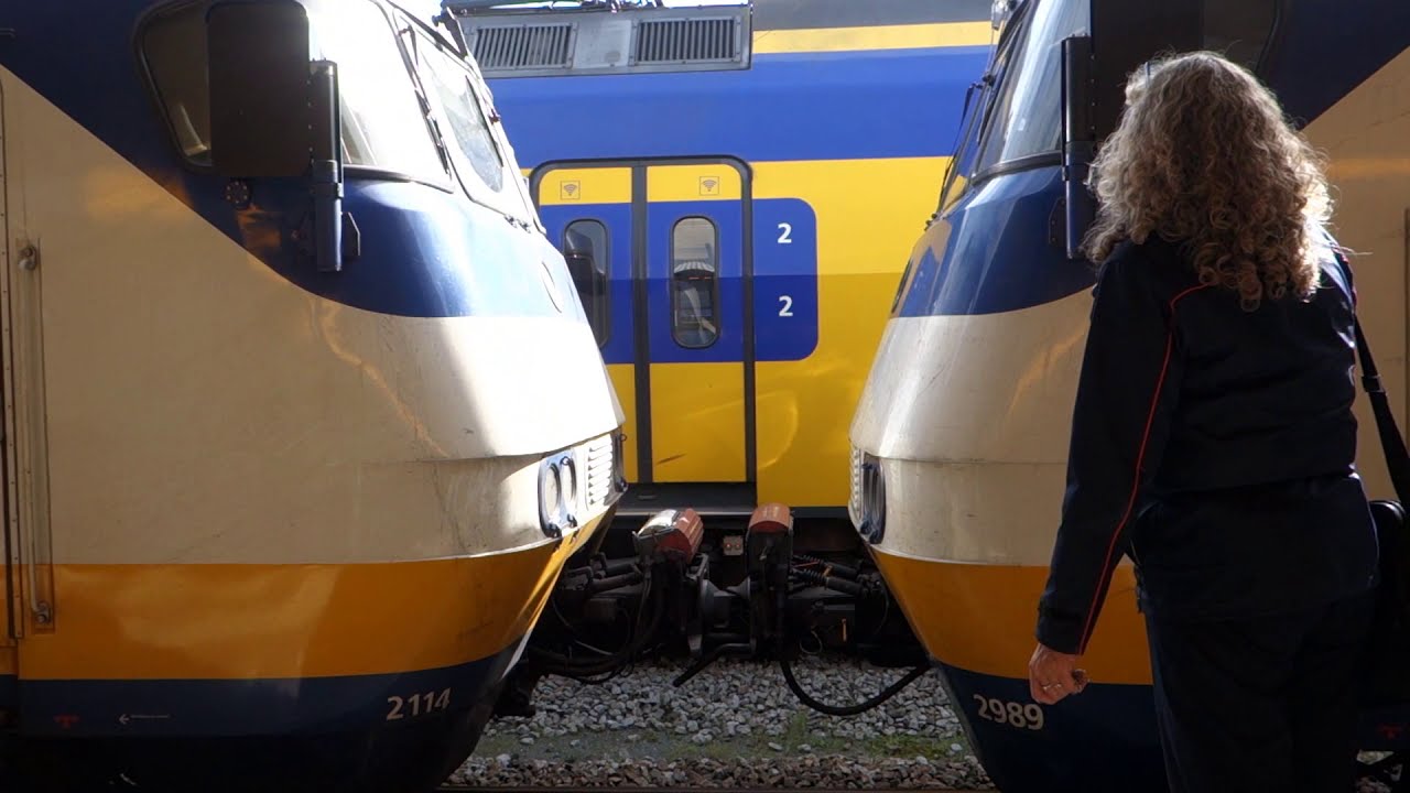 SGMm koppelt zeer moeizaam maar lukt alsnog en vertrekt dan uit station Alkmaar!