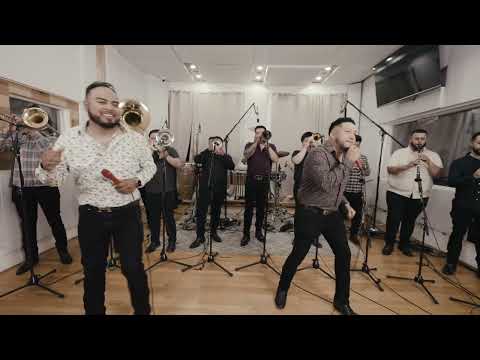 Banda Cerro Azul De Chicago - Macorina Pon Pon (Video Oficial)