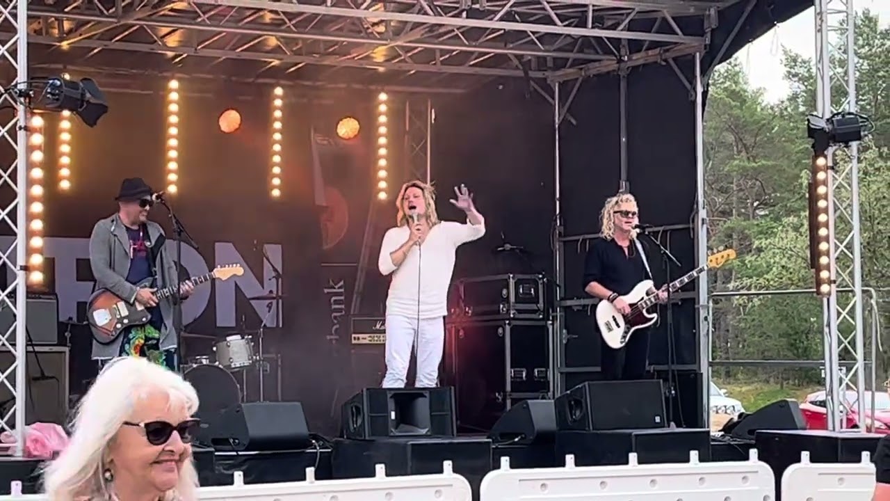 Martin Svensson - Du är så yeah yeah wow wow Atron you are so yeah yeah wow @ oknöfestivalen