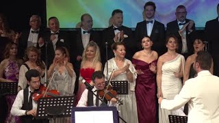 SEVECEĞİM GEZECEĞİM- KORO