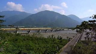 EMU100型自強號通過北回線南澳溪橋