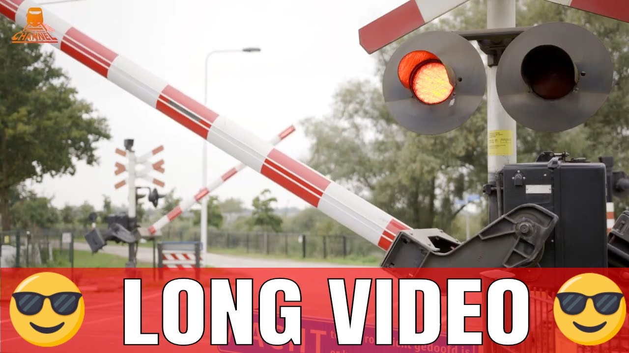 DUTCH RAILROAD CROSSING - 😎 LONG VIDEO 😎 - Tricht - Oude Hoevenseweg