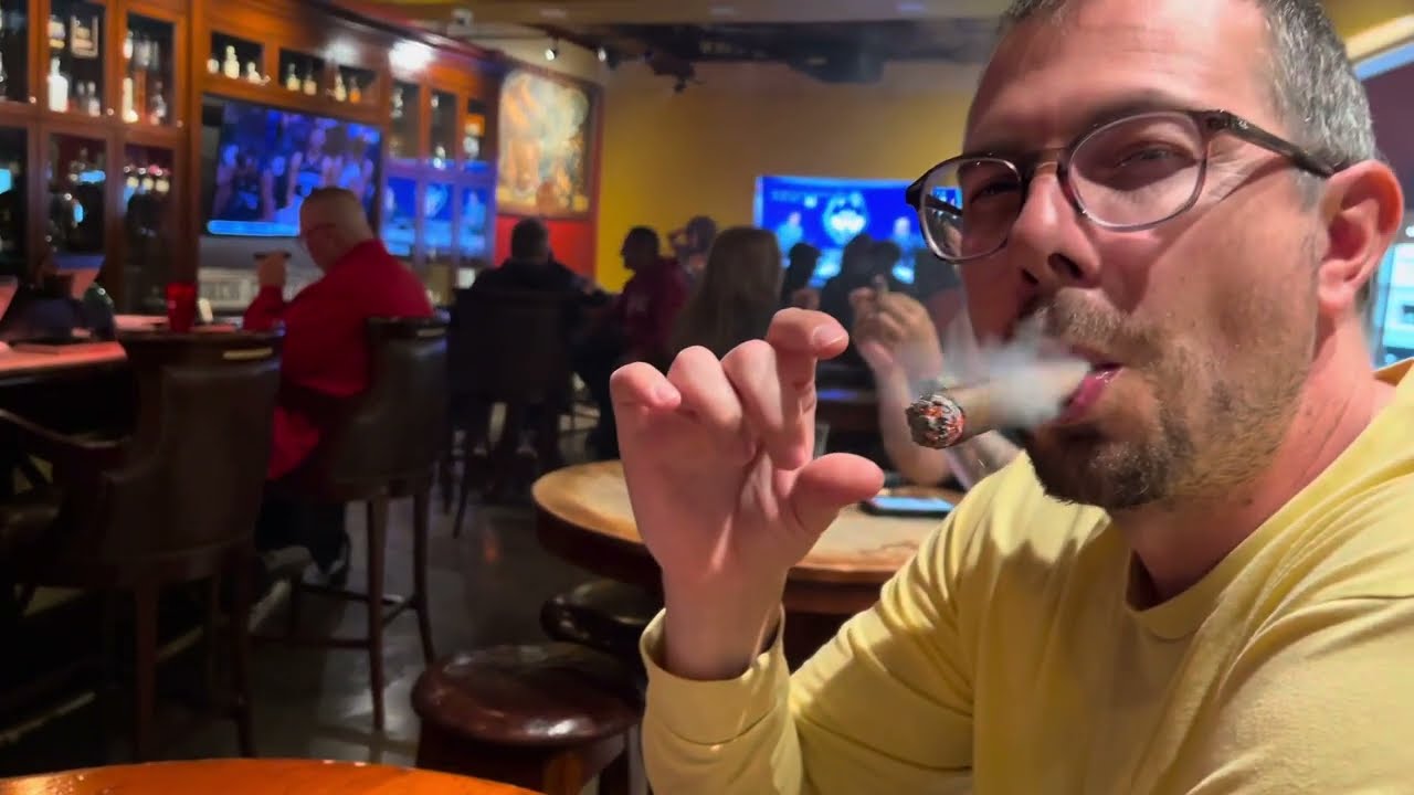 Classy Cigar Lounge @DRPhillips ​⁠@CoronaCigarCo Orlando Florida