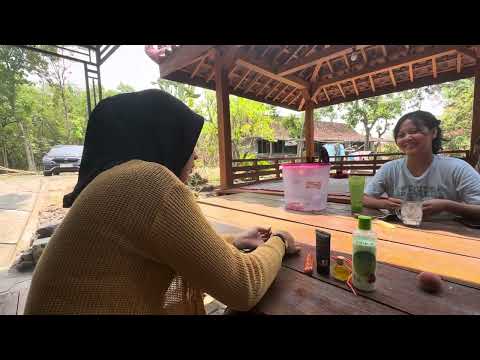 inilah Teman Dekat Mbok Wedhok selama di Desa