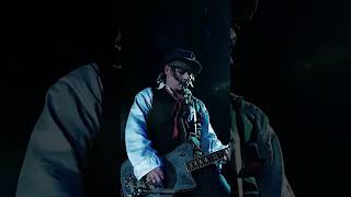 Johnny Depp guitar solo 🔥🎸| Hollywood Vampires - Raise the Dead 2015