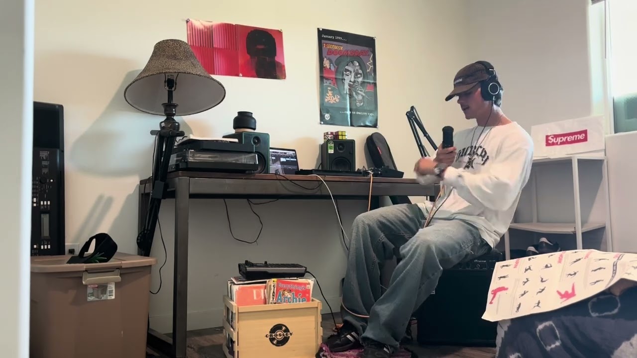 PULLOVER - JUG // BEDROOM PERFORMANCE