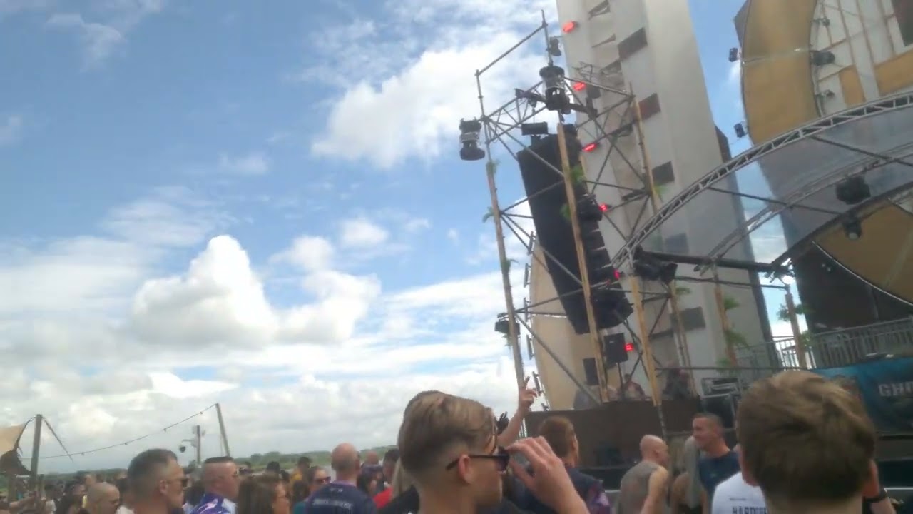 DJ Vince spinning Voel Je Die Bass by DJ JDA @ Ghosttown Outdoor 25 May 2024