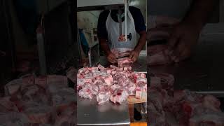 Tail cutting skills Malaysia Frozen beef meat cutting #tails