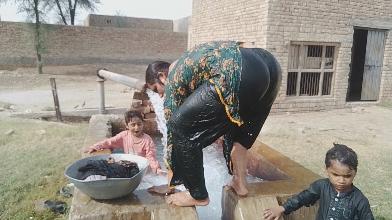 Everyday we come to the washing cloth on tube well _ Desi House wife out door _ Punjab Traditional