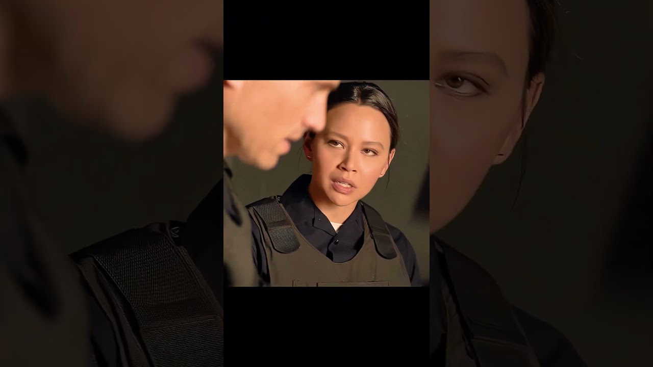 La agente se dio cuenta de repente de que...#movie #shorts