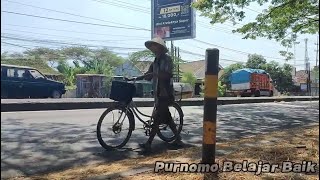 Pemuda Yatim Piatu Bingung Pulang Kemanatidak Ada Rumahbawa Semua Bekal Hidup Diatas Sepeda Pacal