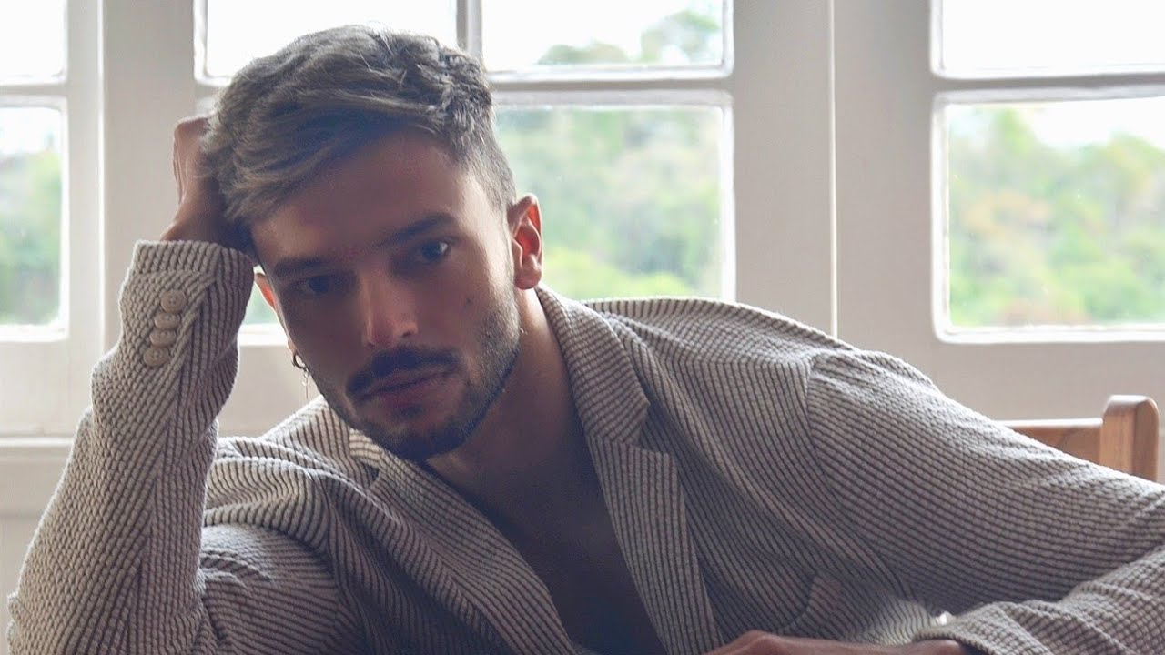 Rafael - Cigarette (Lyric Video) adlı videoyu YouTube'da izle Rafael - Cigarette (Lyric Video) adlı videoyu YouTube'da izle