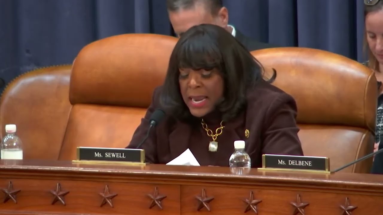 Член палаты представителей Сьюэлл выступила в поддержку продления действия Закона о регулировании...