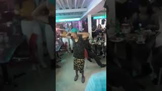 Olha A Mulher Dançando