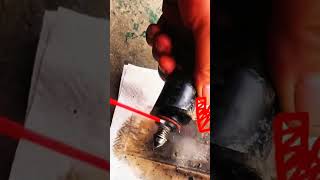 Fuel injector cleaning method using pressurized solvent spray precisely"