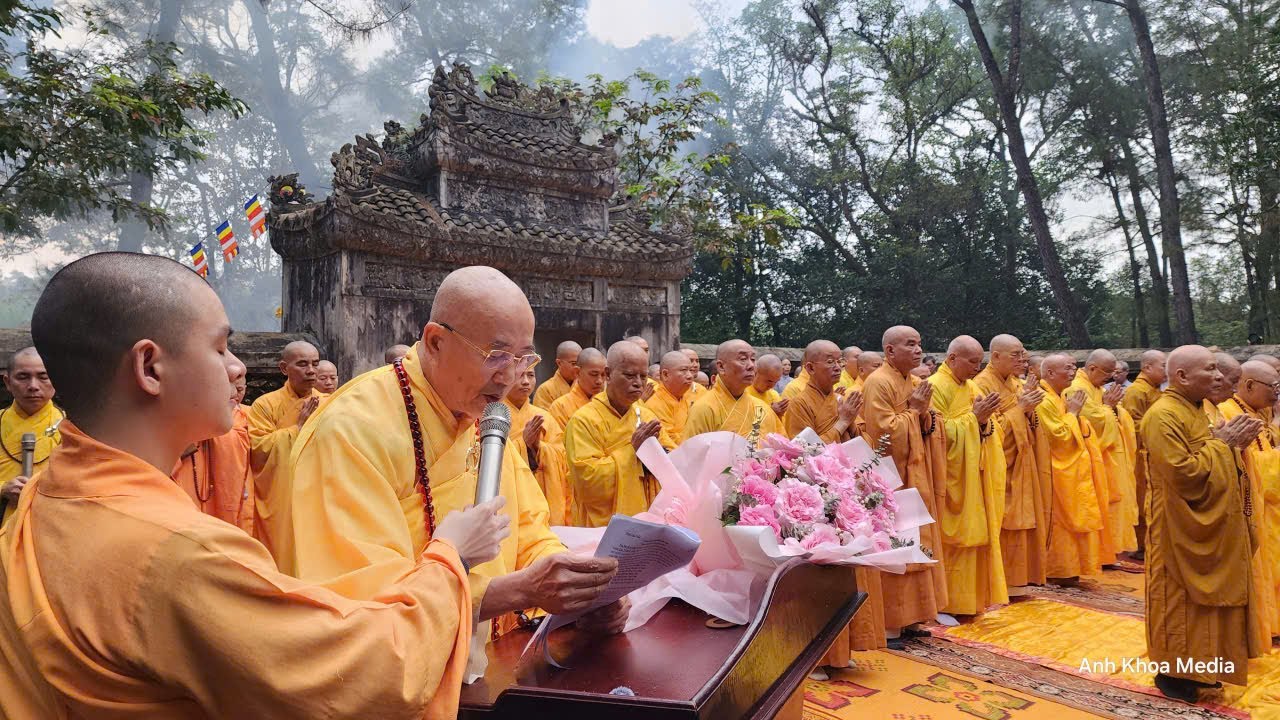 Hòa thượng Thích Khế Chơn cung tuyên tiểu sử Tổ sư