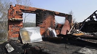 На улице Братьев Кадомцевых семья восстанавливает дом после пожара