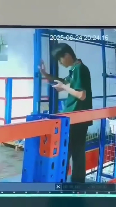 Rekaman cctv karyawan nakal